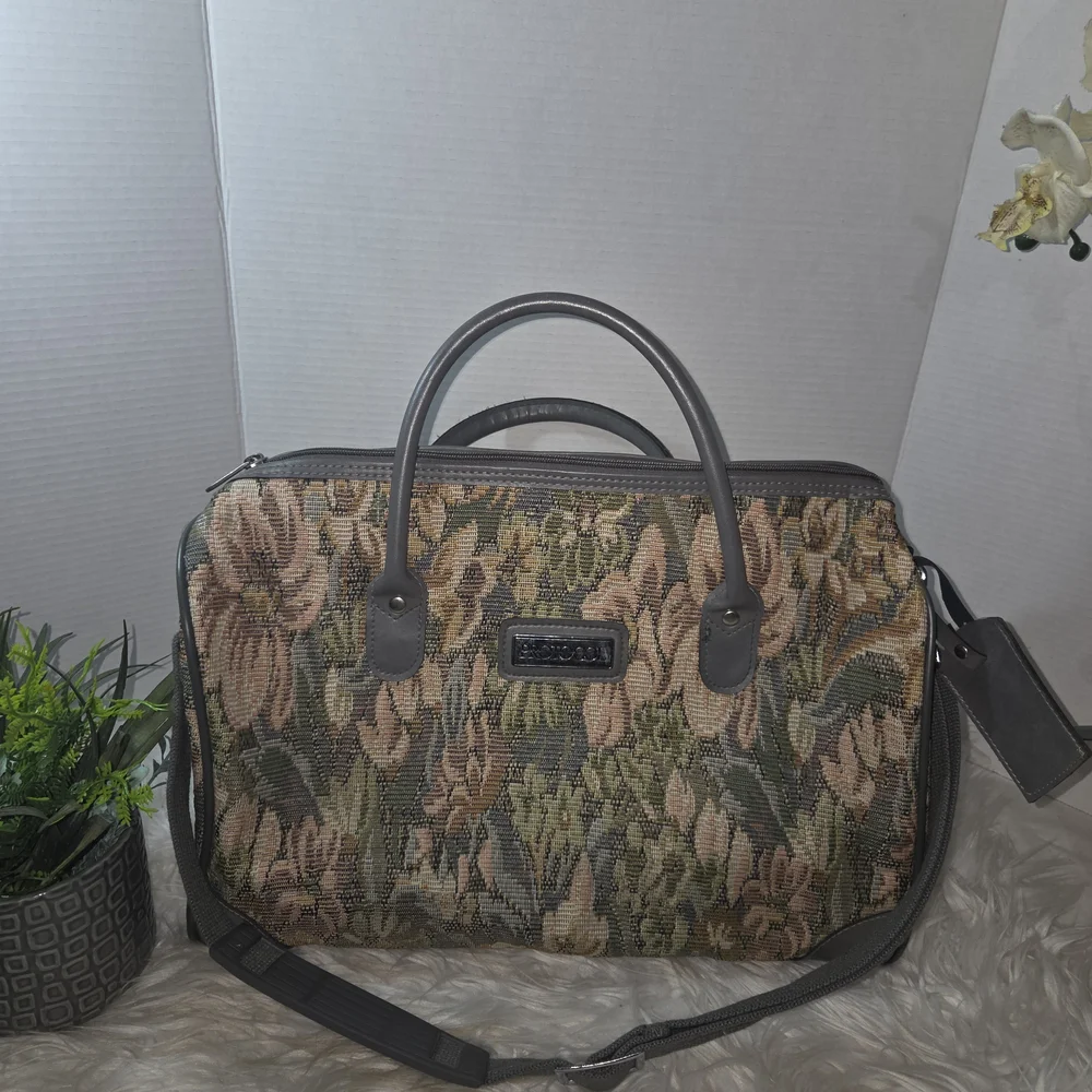 VINTAGE Elegant Floral Tapestry Travel Bag.